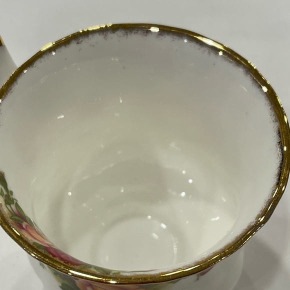 Vintage Royal Albert Bone China Old Country Roses Tea Cup And Saucer Set 1962 - Picture 10 of 13